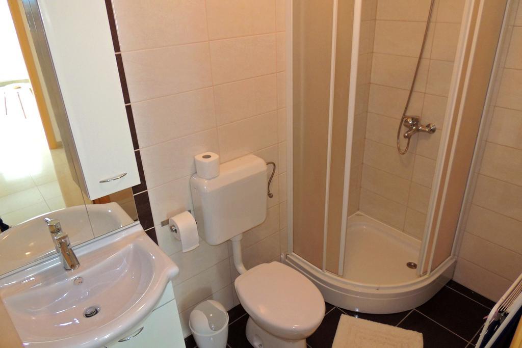 Private Accommodation Kirincic Vrh  Exterior foto